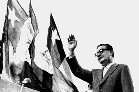 Confirman suicidio de Salvador Allende