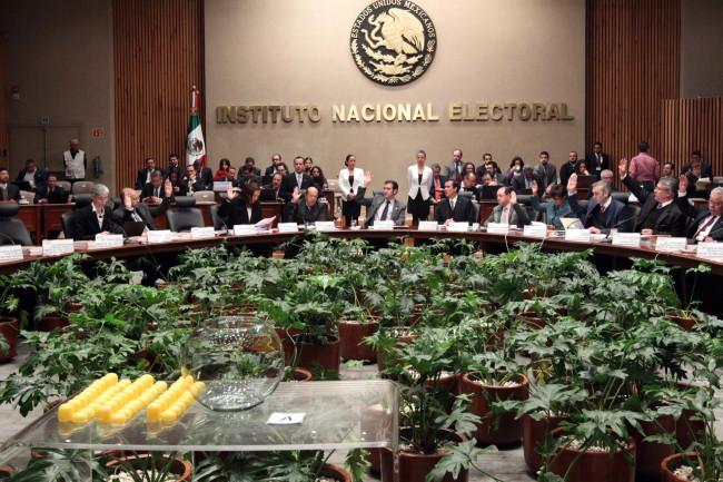 Cuatro partidos regresan a la sesión del INE; PRD, PT y Morena siguen ausentes