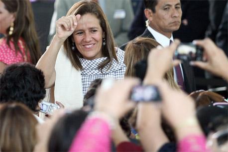 Primera Dama gana influencia en el gobierno de Calderón