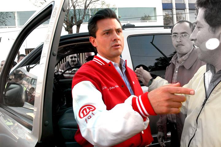 Crean grupo para <i>abrazar</i> a Peña Nieto