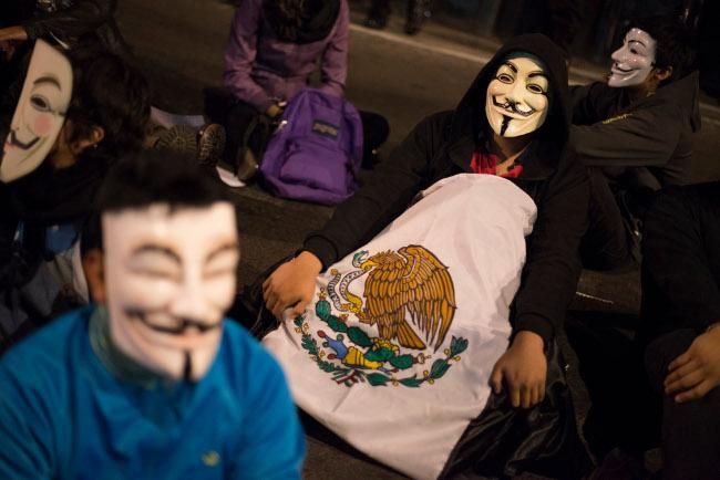 En imágenes: “La marcha del millón de máscaras” en el DF