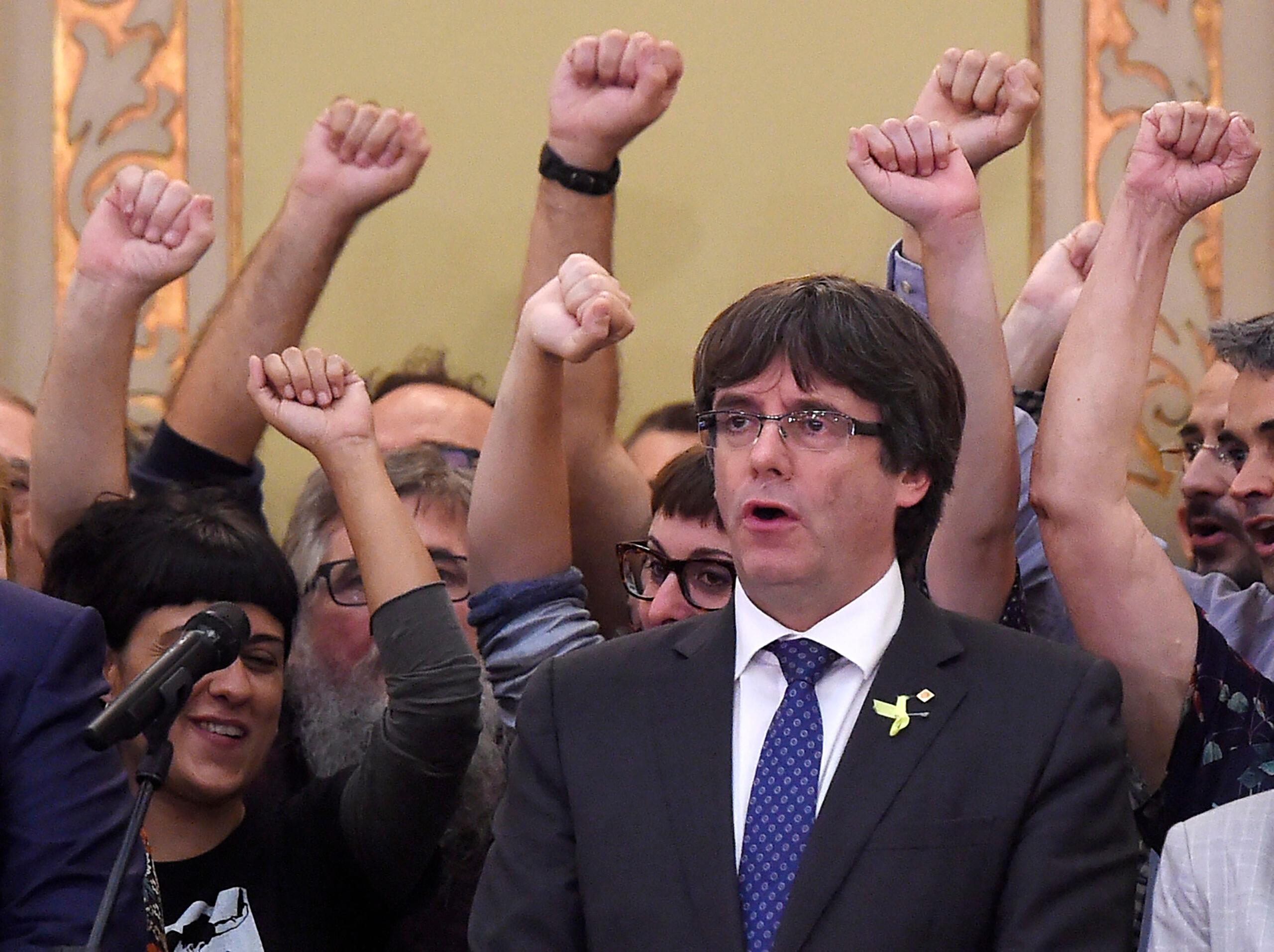 Jueza emite orden internacional de captura de Puigdemont; él se destapa como candidato