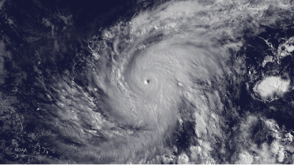 El huracán Blanca alcanza categoría 4 frente a las costas de Guerrero