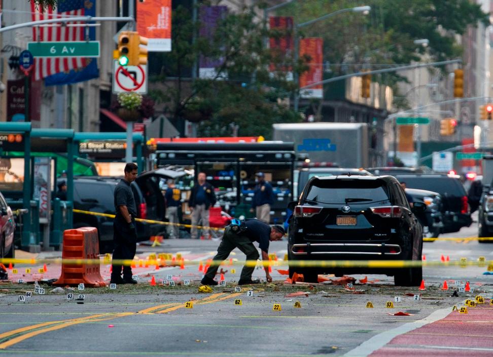 Fue una bomba, dice alcalde de NY sobre explosión en Manhattan; especialistas analizan videos