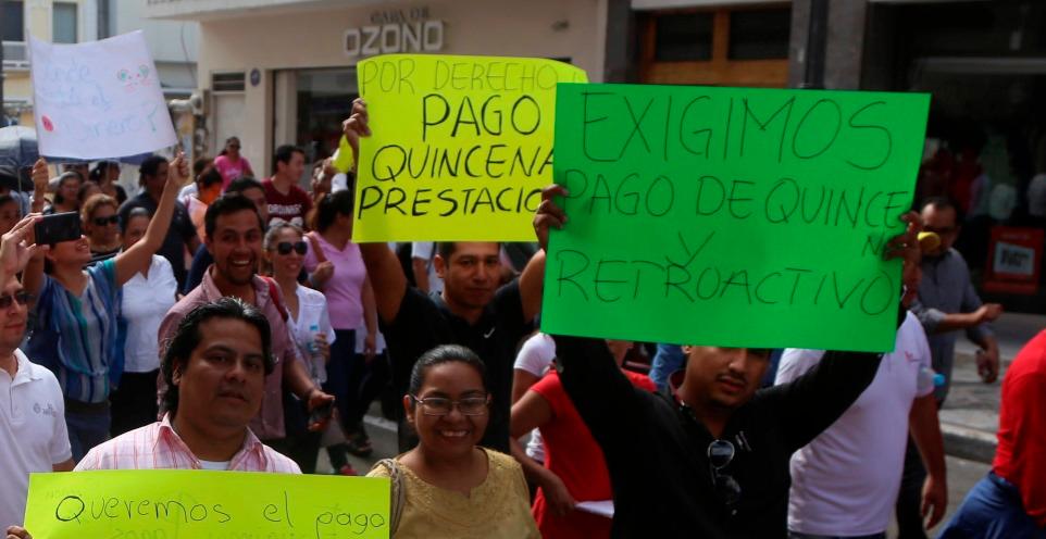 Más paros y marchas en Veracruz: burócratas, policías y médicos reclaman pagos