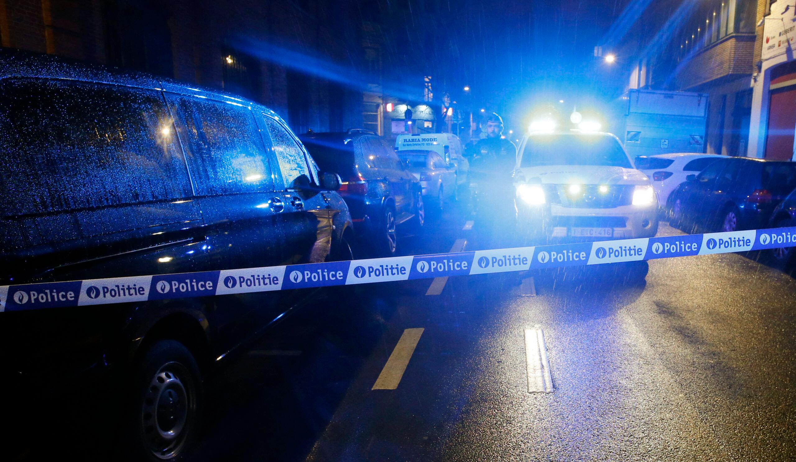 Bruselas: sin aeropuerto hasta el lunes y seis sospechosos de los atentados detenidos