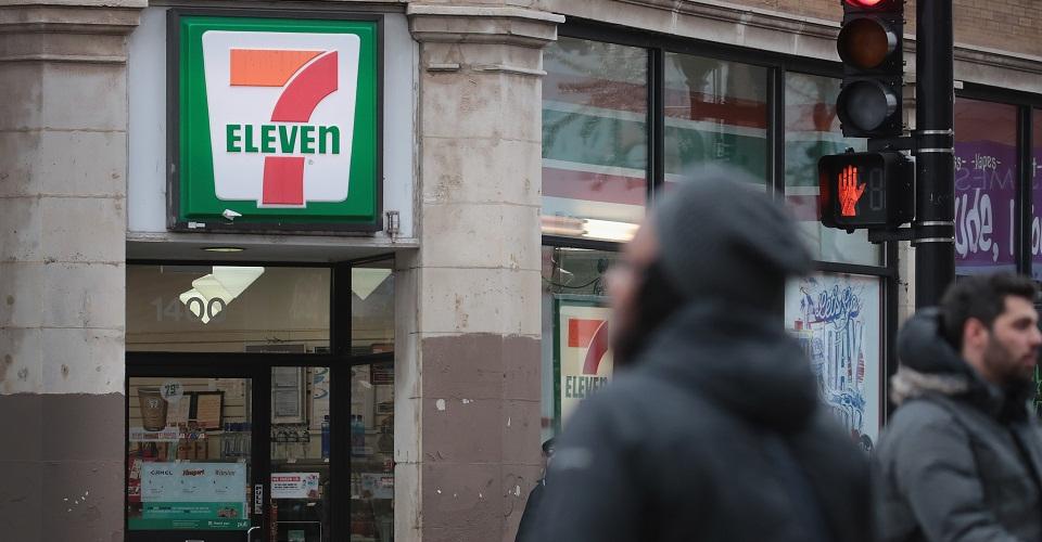Detienen a inmigrantes indocumentados en tiendas 7-Eleven en EU