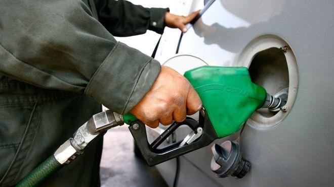 ¿Qué consecuencias traerá la abrupta subida del precio de la gasolina en 2017?