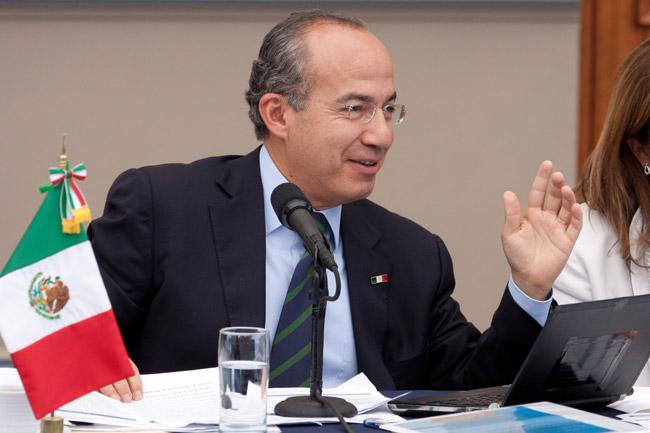 Promulga Calderón reforma contra trata de personas