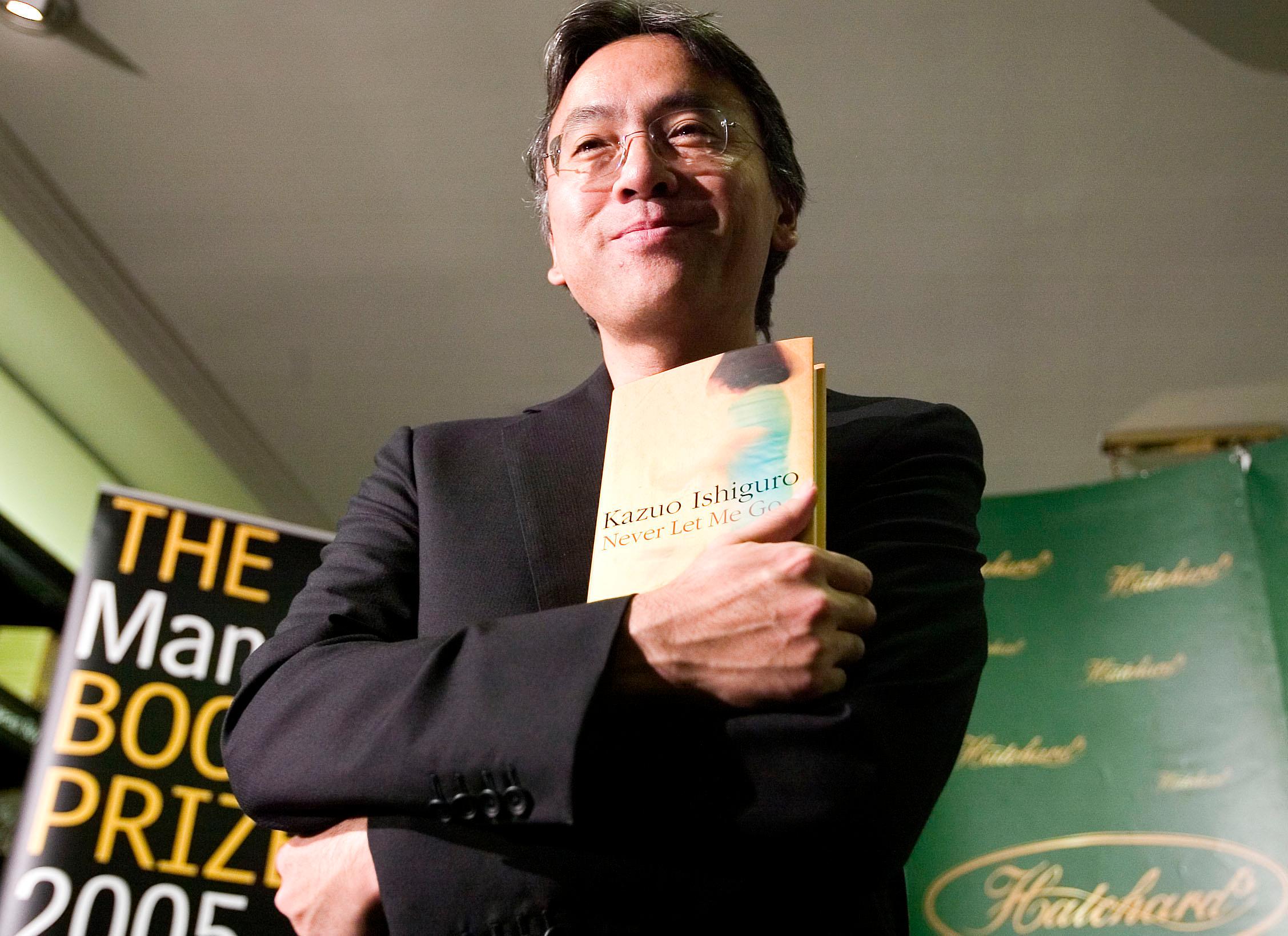 El escritor británico Kazuo Ishiguro es galardonado con el Premio Nobel de Literatura 2017