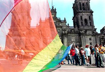 Parlamento danés aprueba matrimonio gay en iglesias