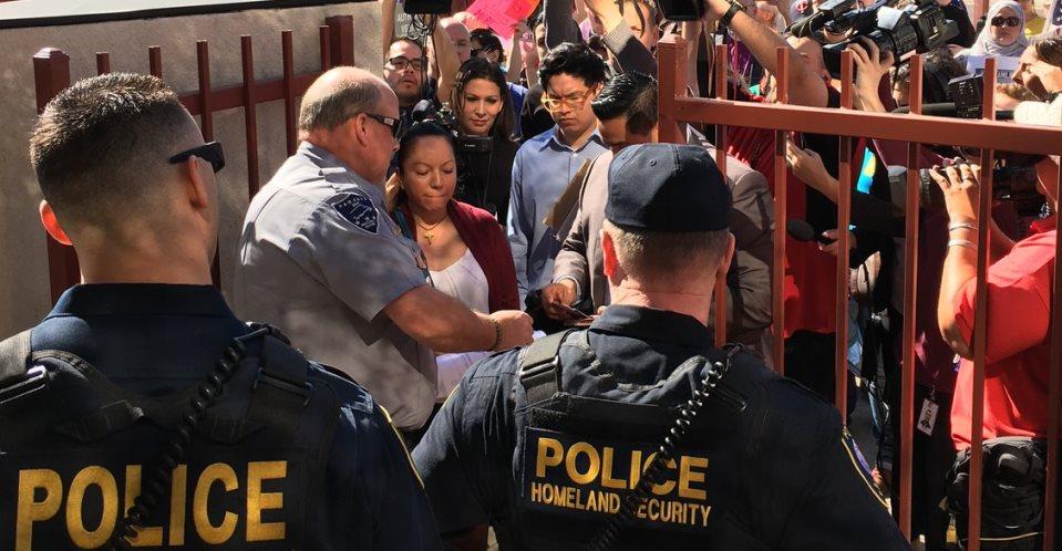 Es injusto, no le robo a nadie, dice la mexicana símbolo de la política migratoria de Trump