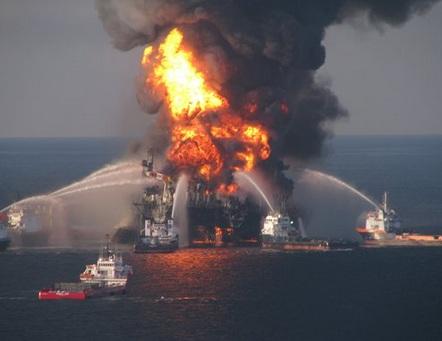 Explosión en plataforma petrolera en el Golfo de México deja dos muertos