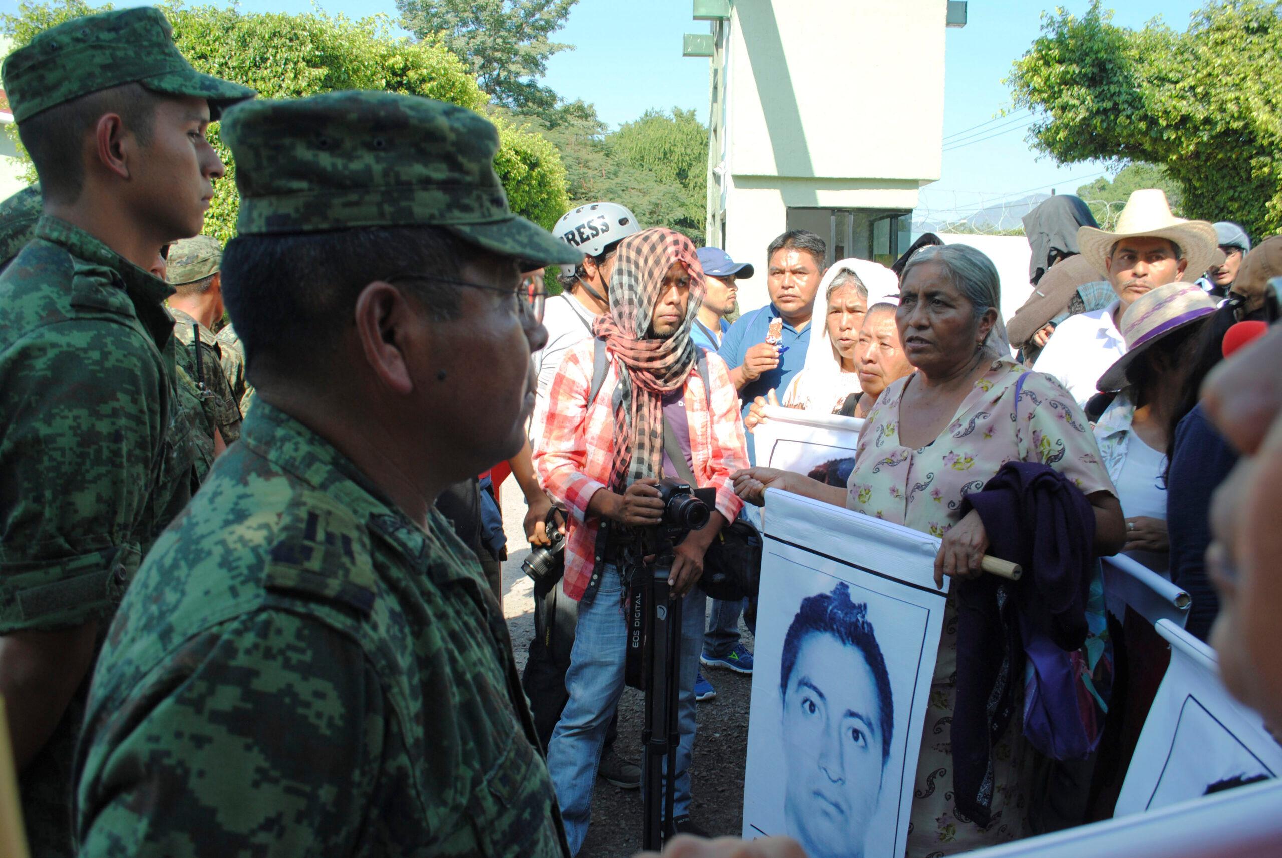 Expertos no entrevistarán a militares en caso Ayotzinapa; sólo podrán declarar ante el MP: Segob