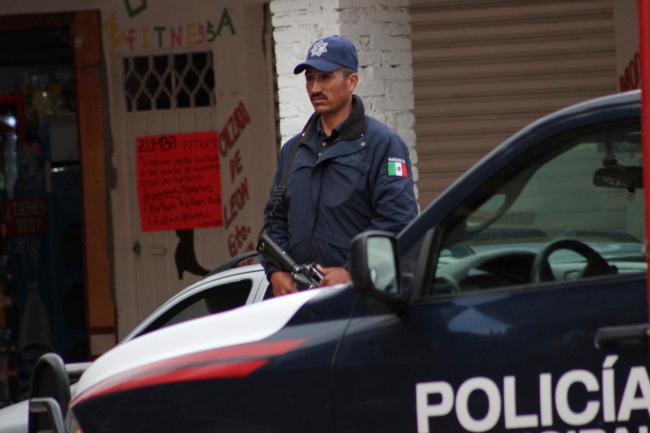 Por falta de pagos, policías de Michoacán toman oficinas administrativas