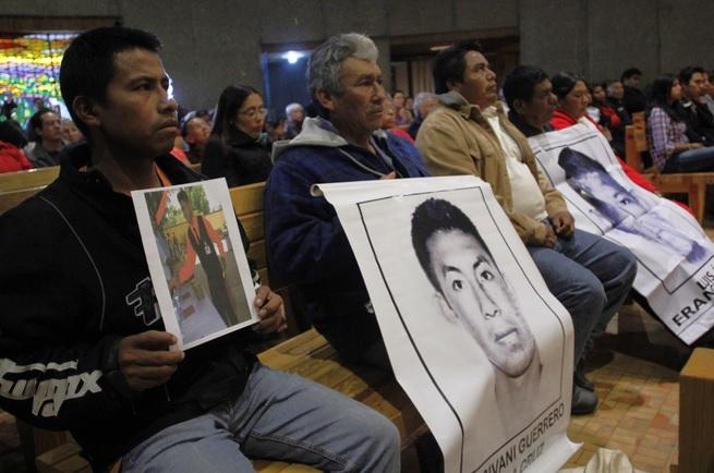 Familia de normalista reclama a PGR atraer el caso de su tortura y asesinato