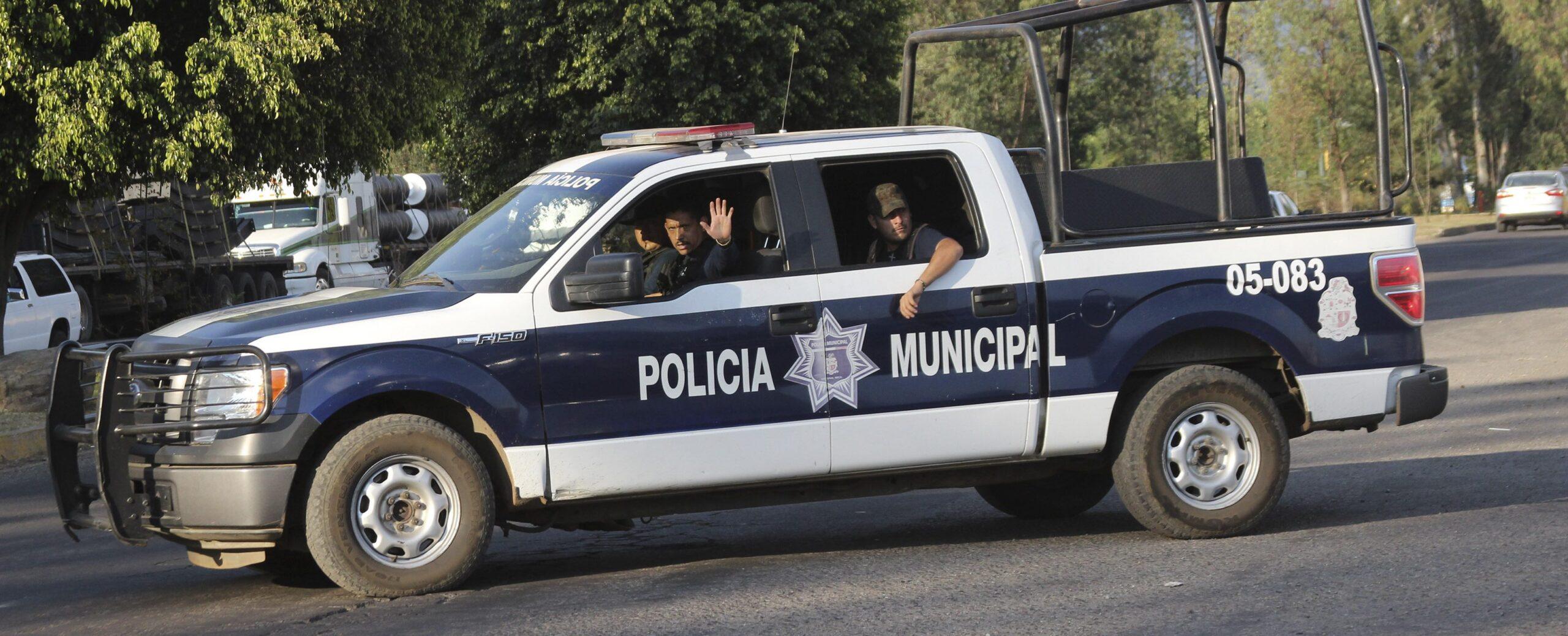 Hombres armados emboscan a policías en Michoacán; hay seis elementos heridos