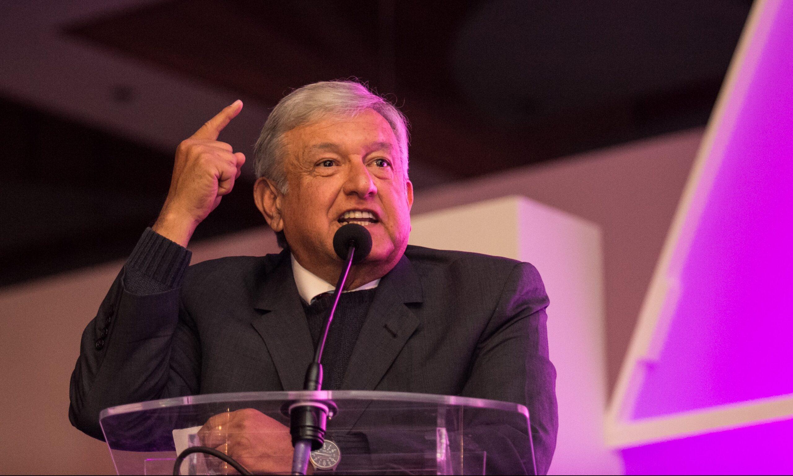 No hay diferencias ideológicas ni políticas de fondo con PES, dice AMLO en su registro como precandidato presidencial