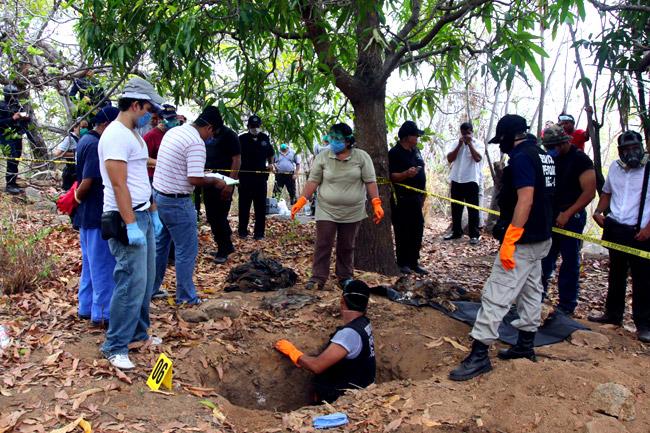 Localizan siete cuerpos en fosas clandestinas de Jalisco