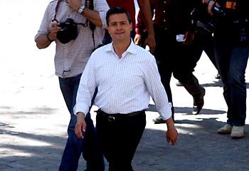 Con el PRI en Los Pinos no acabará guerra contra narco: Peña Nieto