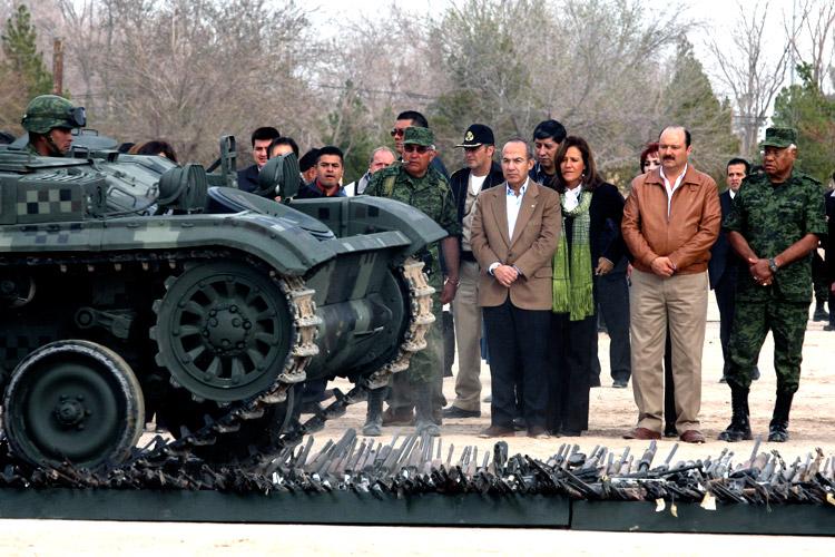 Calderón firma acuerdo para fondo de 12 mmdp para penales
