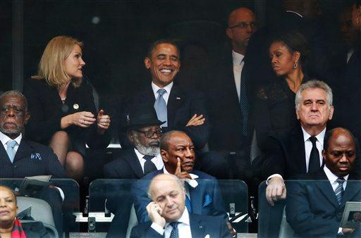 Aprovecha Obama la diversión en el homenaje a Mandela