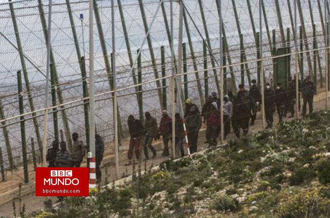El drama de los migrantes que esperan saltar la valla de Europa en Melilla