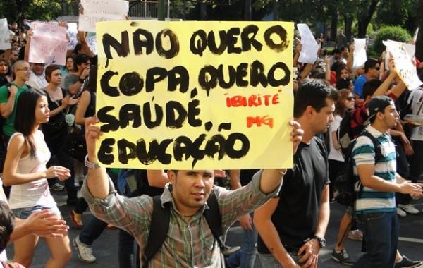 Brasil desmiente dinero público en estadios del Mundial