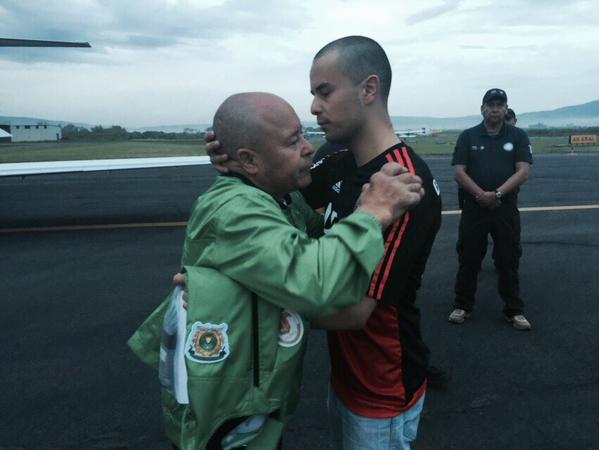 Joven detenido en el AICM habla tras dejar la prisión: “viví un infierno”