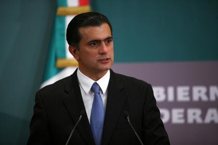 Lujambio regresa a la SEP luego de hospitalización