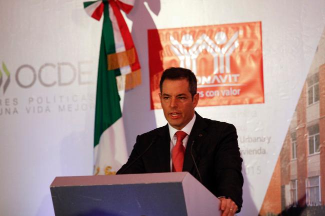 Alejandro Murat renuncia como director de Infonavit