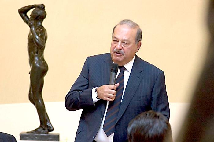 “Mucha gente hace dinero de la pobreza, es un negocio masivo”: Slim