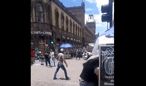 Policías y comerciantes se enfrentan a tiros en Puebla; hay nueve agentes heridos
