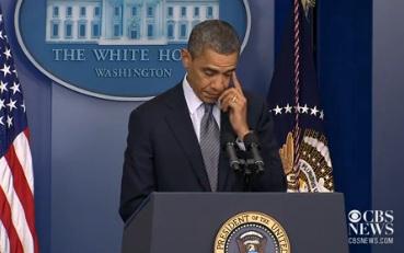 Obama llora al dar su mensaje <br> sobre tiroteo en Connecticut