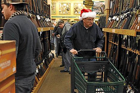 Juez de EU aprueba medidas de ATF contra venta de armas al mayoreo