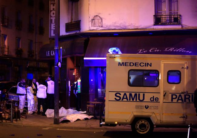 Cuatro ataques en París dejan al menos 60 muertos; Francia cierra sus fronteras