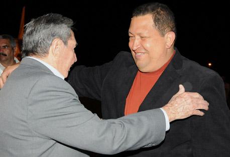 Operan a Hugo Chávez en Cuba