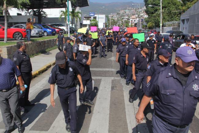 Policías de Acapulco en paro y protestas a un día del fin de semana santo