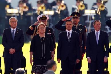 Peña Nieto recibe a la presidenta Michelle Bachelet para una visita de dos días