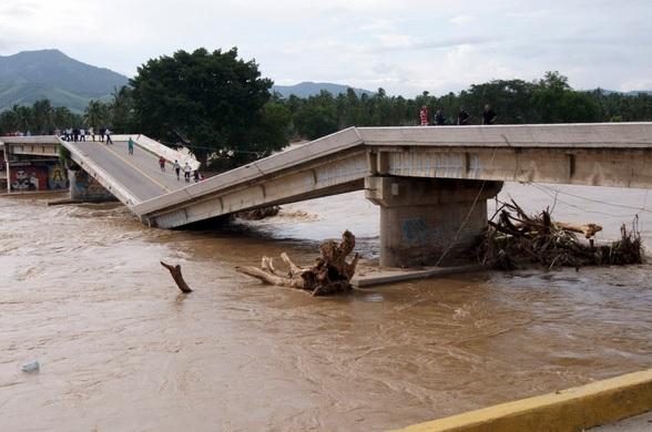 Gobierno, <i>corto</i> en dinero para sortear crisis por las lluvias