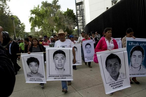 Así fue la visita de los padres de Ayotzinapa al Senado; estas son sus exigencias