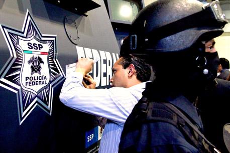 Pobreza y corrupción afectan efectividad contra narco: PF