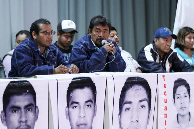 Eurodiputados piden seguir investigando el caso Ayotzinapa; padres insisten en llamado a no votar