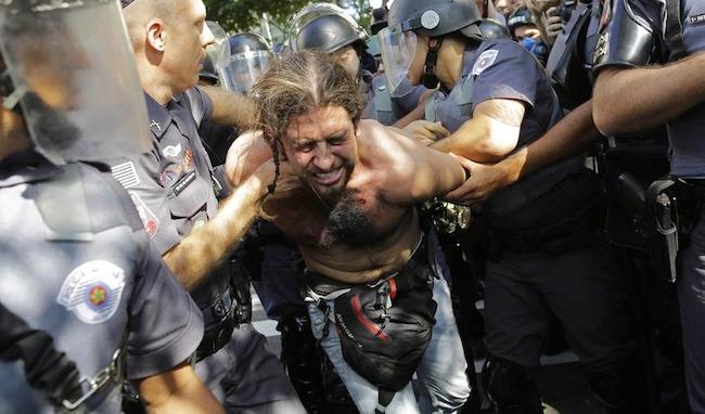 Doce heridos por protestas en Sao Paulo; cinco son periodistas