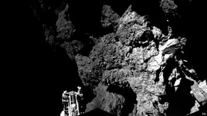El módulo de Rosetta envía la primera foto desde la superficie de un cometa