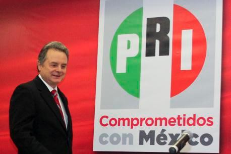 Peña Nieto sacude al CEN del PRI; lo renuevan