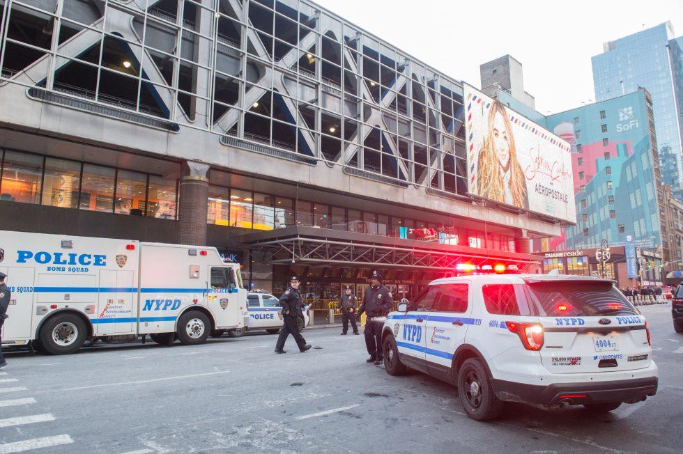 Autoridades de NY reportan explosión en el centro de Manhattan; hay una persona detenida