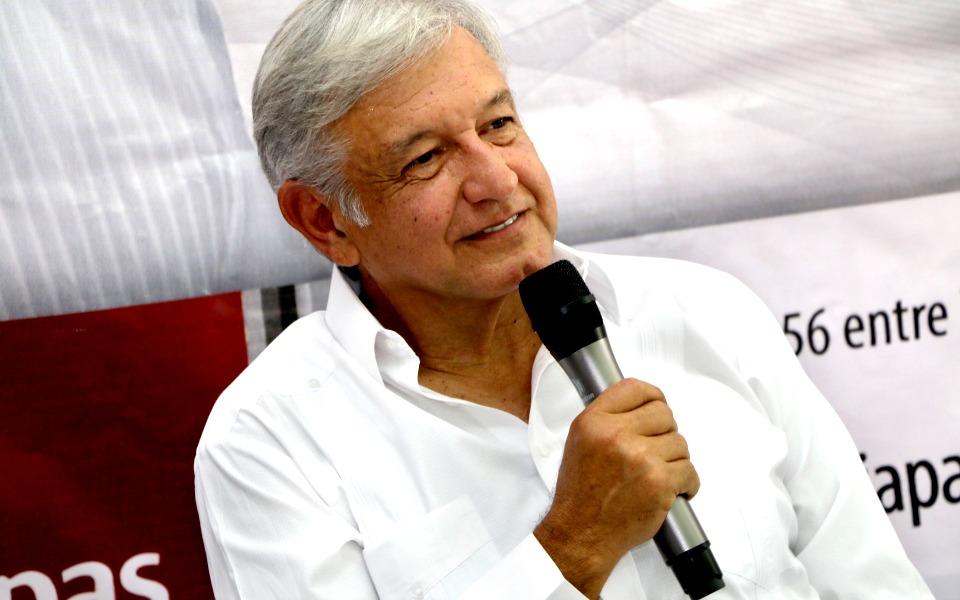 Lanzan huevazo a AMLO tras mitin en Veracruz