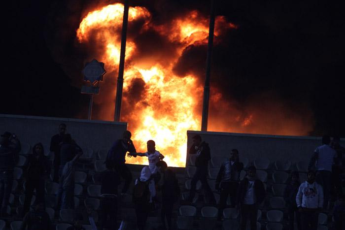 Violencia en futbol de Egipto provoca más de 70 muertos