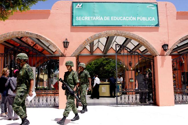 Ejército y Marina resguardan regreso a clases en Acapulco